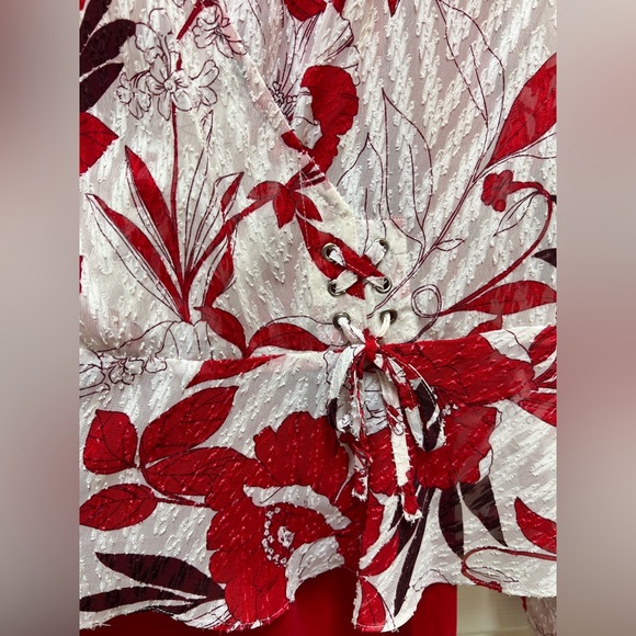 ❤️ NWOT! Guess Red Floral Blouse - Picture 8 of 8